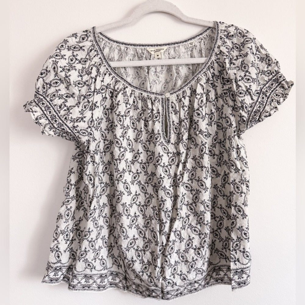 Max Studio black and white ruffled short sleeve blouse size medium